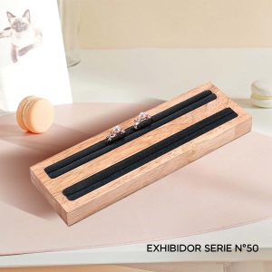 EXHIBIDOR N°50
